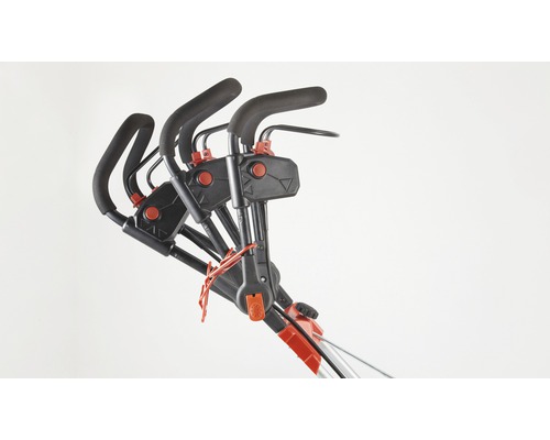 Detaljvy av handtagen på en gräsklippare