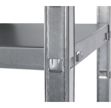Detaljbild av metallhylla