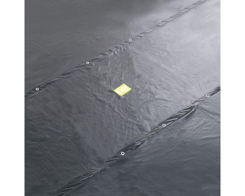 Grått EXIT skydd med öljetter och logotyp