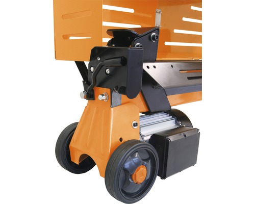 Detaljvy av en vedklyv med hjul för enkel transport