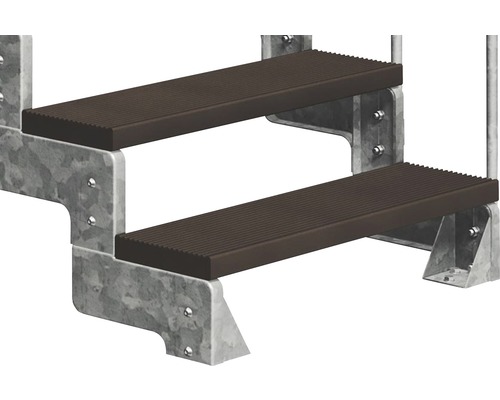 Två trappsteg av galvaniserat stål med bruna slitbanor