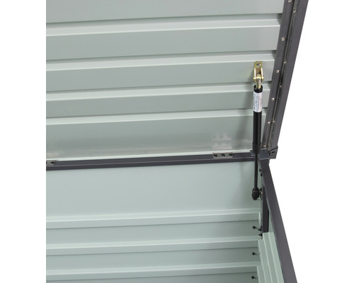 Invändig vy av en öppen trädgårdsbox med gasfjäder