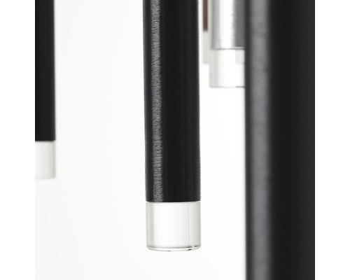 Närbild av en hängande lampa med cylindriska element