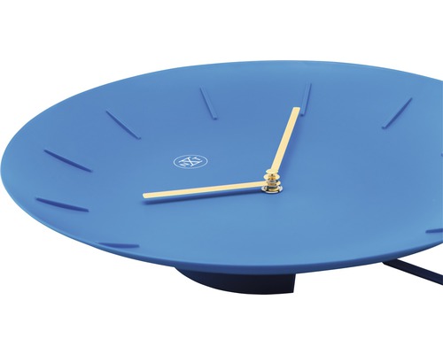 Väggklocka med streckindex och visare