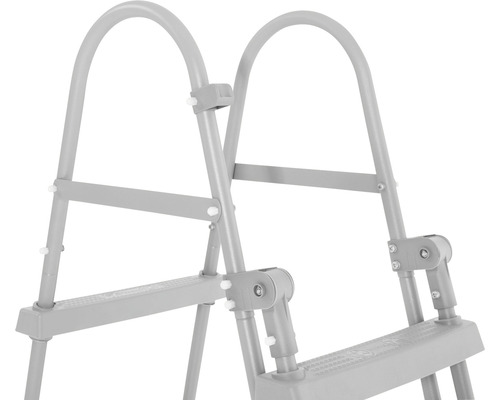 Detaljvy av en grå poolstege