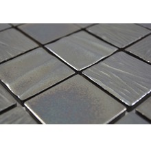 Närbild av kvadratiska mosaikplattor