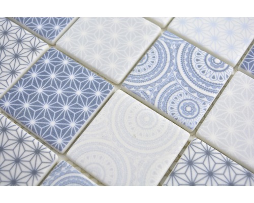 Mosaikplattor med geometriska och blommönster