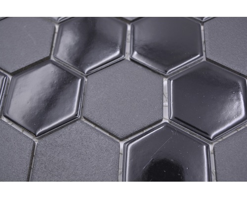 Sexkantiga mosaikplattor i två olika gråtoner