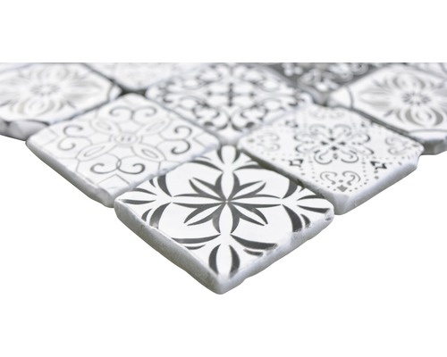 Fyrkantiga mosaikplattor med olika mönster