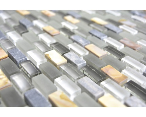 Mosaikplattor av glas och sten