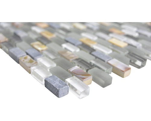 Mosaikplatta av glas och natursten