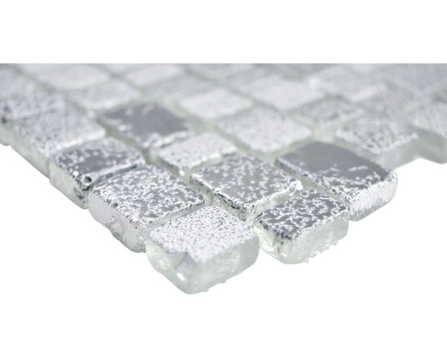 Mosaikplattor av glas och silver
