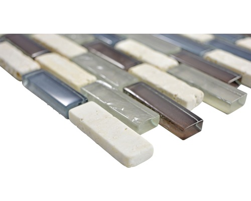 Mosaikplatta av glas och natursten