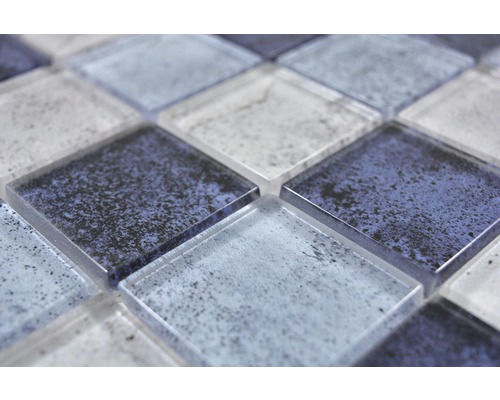 Närbild av glasmosaikplattor