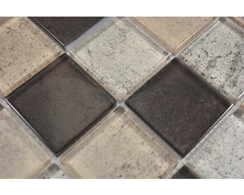 Detaljbild av mosaikplattor av glas