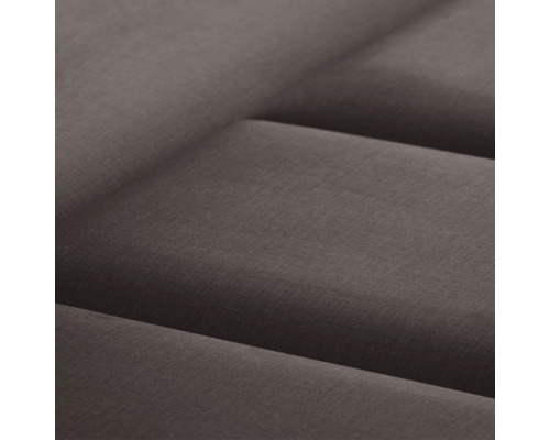 Närbild av ett quiltat möbeltyg