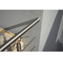 Detalj av ett rostfritt ledstång på en säng