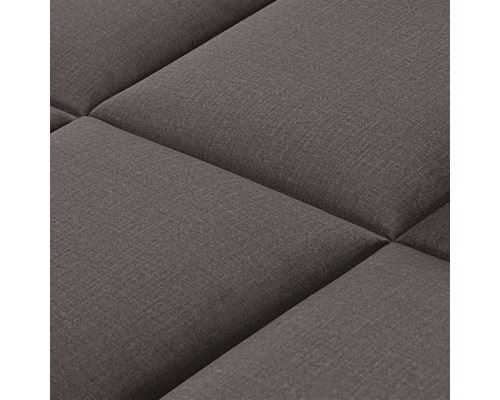 Närbild av en stoppad möbel med fyrkantiga fack