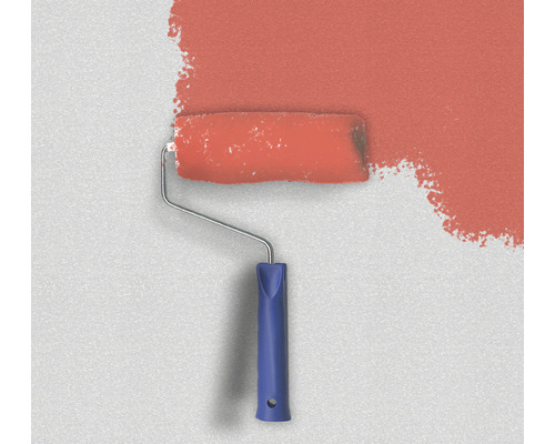 Färgroller med färg på en vägg
