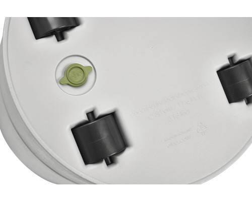 Undersida av en blomkruka med hjul och vattenavtappningsplugg