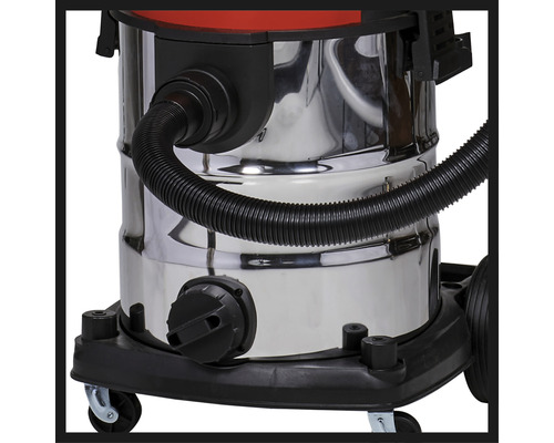 Detaljvy av en våt- och torrdammsugare med krombehållare och svart slang