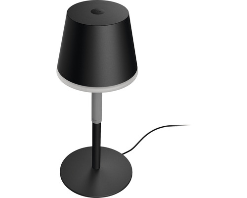 Bordslampa i metall med rund fot och konisk skärm