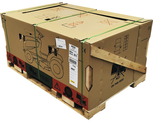 Förpackad trädgårdstraktor på en pall