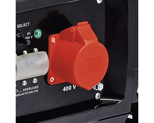 Närbild på ett 400 volts uttag på en generator