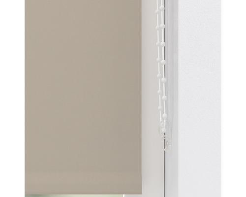 Beige fönsterrullgardin med manöverkedja