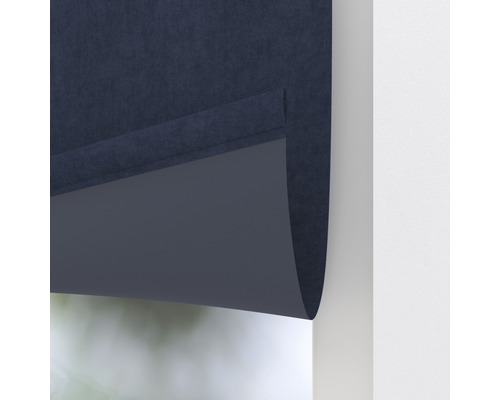 Närbild av en blå mörkläggningsgardin