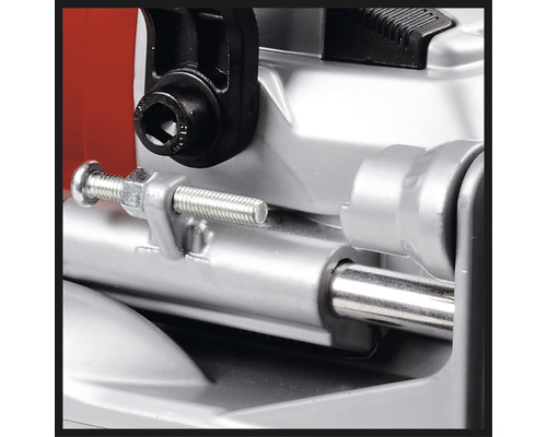 Detaljvy av en metallsåg med skruv för fixering.