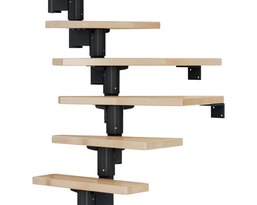 Närbild av en platsbesparande trappa med trätsteg och svart räcke