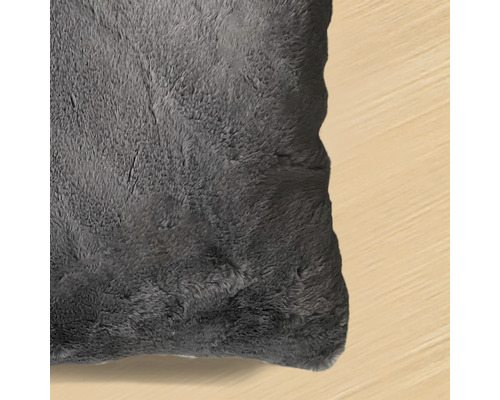 Prydnadskudde i fuskpäls