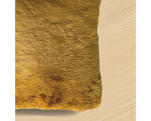 Dekorativ kudde i konstgjord päls