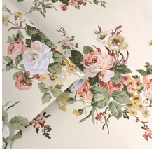 Tapetrulle med blommönster