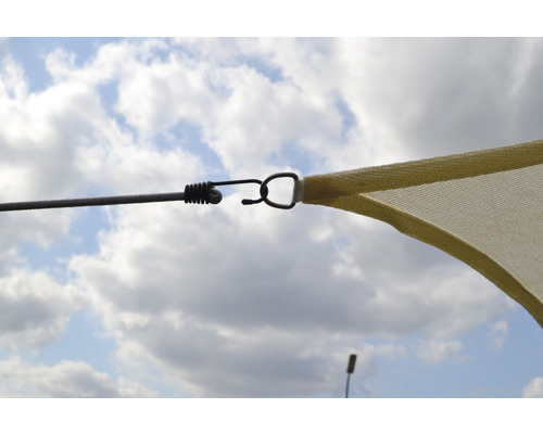 Detaljbild av solsegelfäste med rep, spännskruv och karbinhake