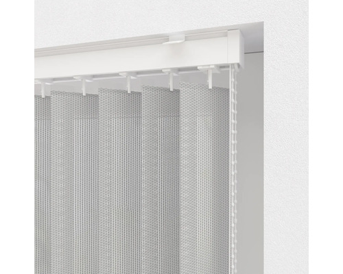 Vertikal jalusi med manöverkedja på fönstret