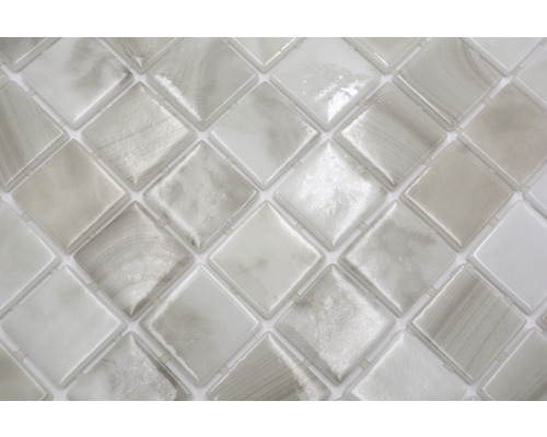 Glasmosaikplattor med kvadratiskt mönster