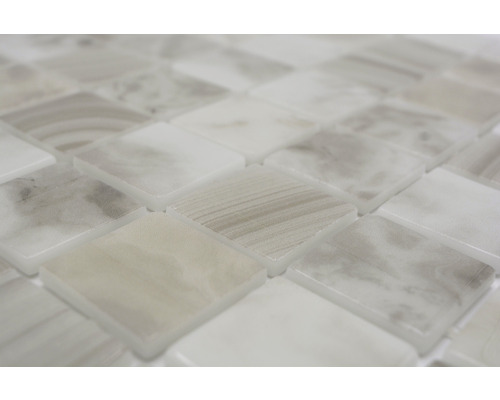 Närbild av kvadratiska mosaikplattor