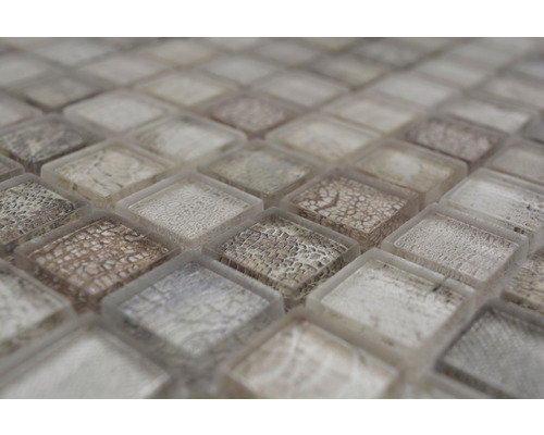 Detaljbild av en mosaik med fyrkantiga glasplattor