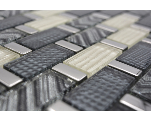 Mosaikplattor av glas och metall