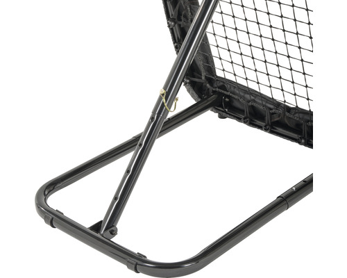 Närbild av en basebolltränare med justerbar ram och nät