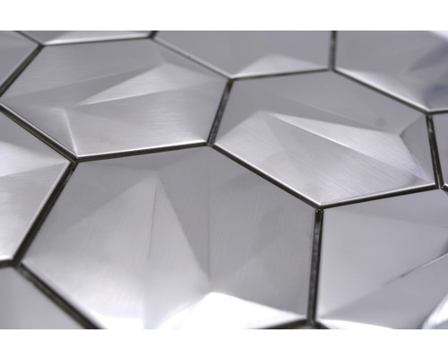 Silverfärgade mosaikplattor i hexagonform