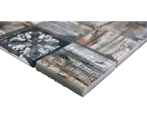 Mosaikplatta med trä- och ornamentmönster