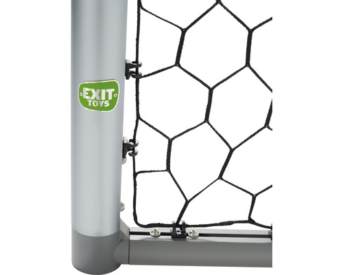 Närbild av ett fotbollsmål med nät och Exit Toys logotyp.