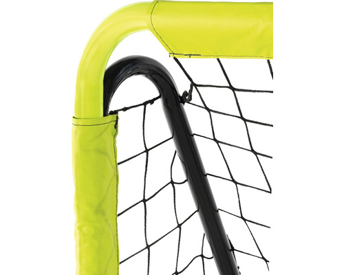 Detaljvy av ett fotbollsmål med nät