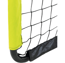 Närbild av ett fotbollsmål med nät