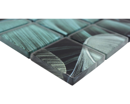 Detaljbild av en glasmosaikplatta med mönster