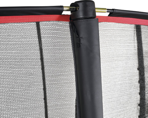 Närbild av ett säkerhetsnät för studsmatta med stångfäste