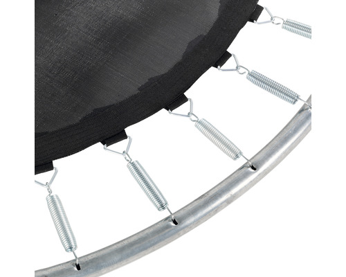 Detaljvy av fjädrar, hoppduk och ram på en studstrampolin för trädgården